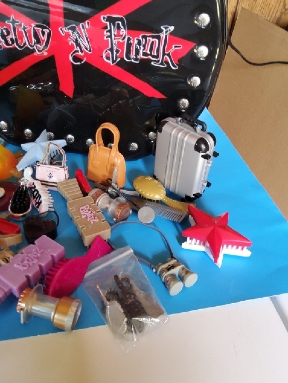 Y2K Bratz Pretty ' N ' Punk Doll Case And Lot Of Accessories. - Picture 3 of 8
